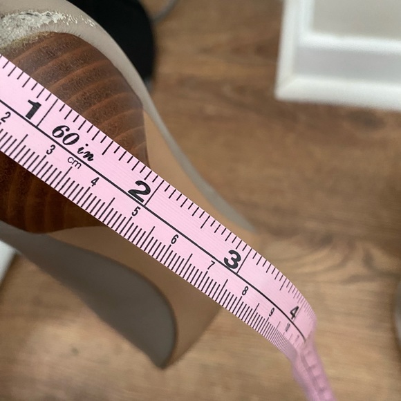 Coach shoes Leather Heels with black tip size 7/12 - Picture 4 of 6